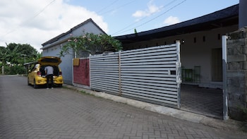 spot on 92860 hunian 99