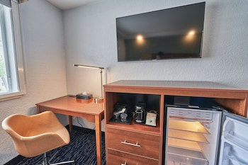 hyannis plaza hotel
