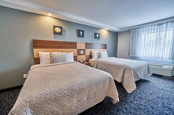 hyannis plaza hotel