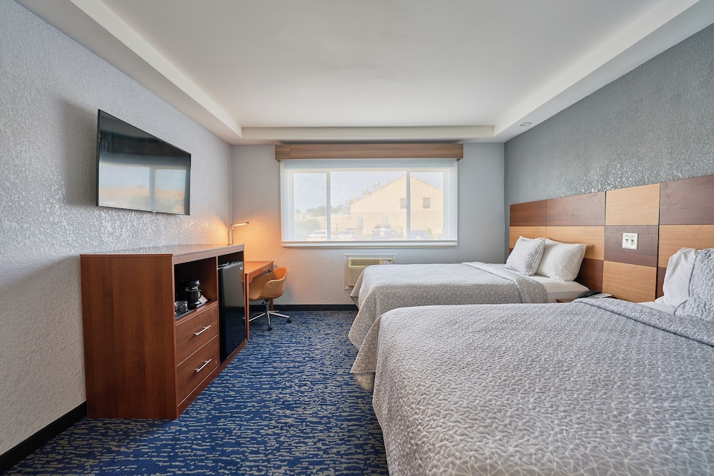 hyannis plaza hotel