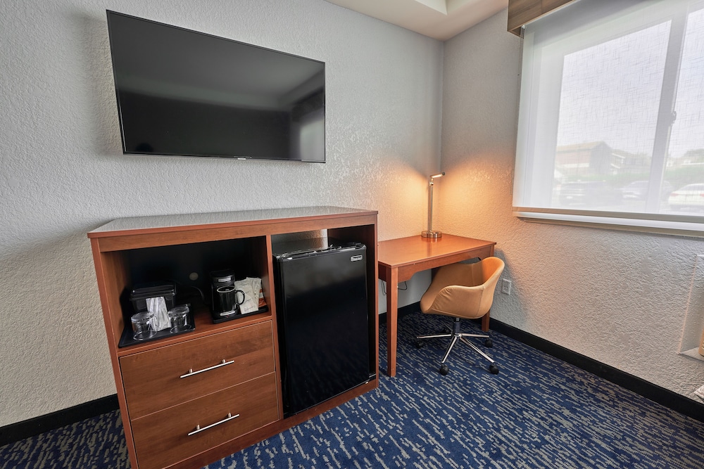 hyannis plaza hotel