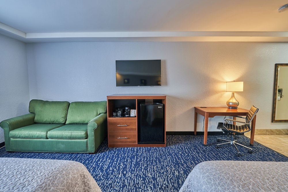 hyannis plaza hotel