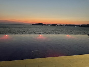 ni marin hotel