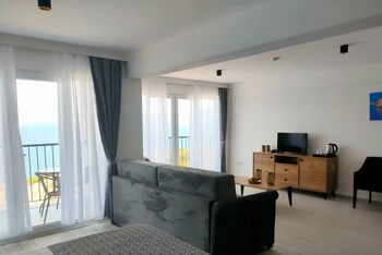 ni marin hotel