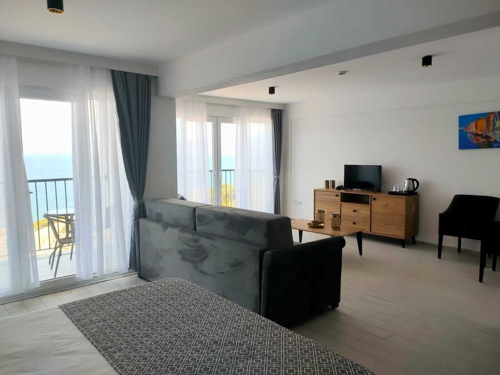ni marin hotel