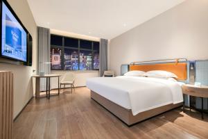 echarm hotel jingzhou honghu long street