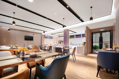 echarm hotel jingzhou honghu long street