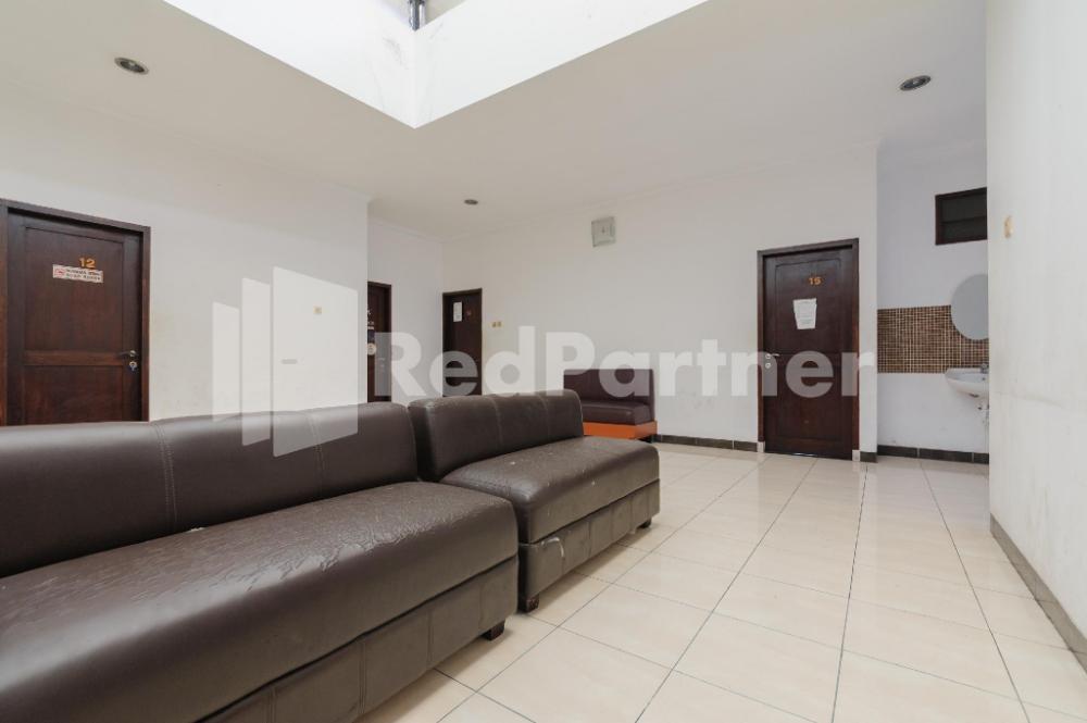 karawaci taman permata tiga mitra reddoorz