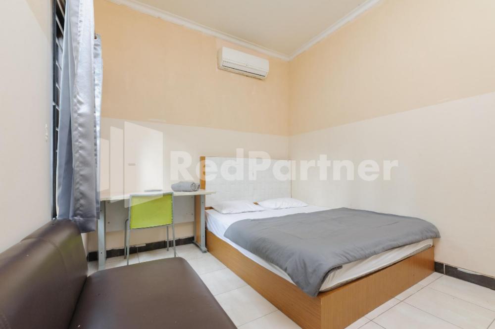 karawaci taman permata tiga mitra reddoorz