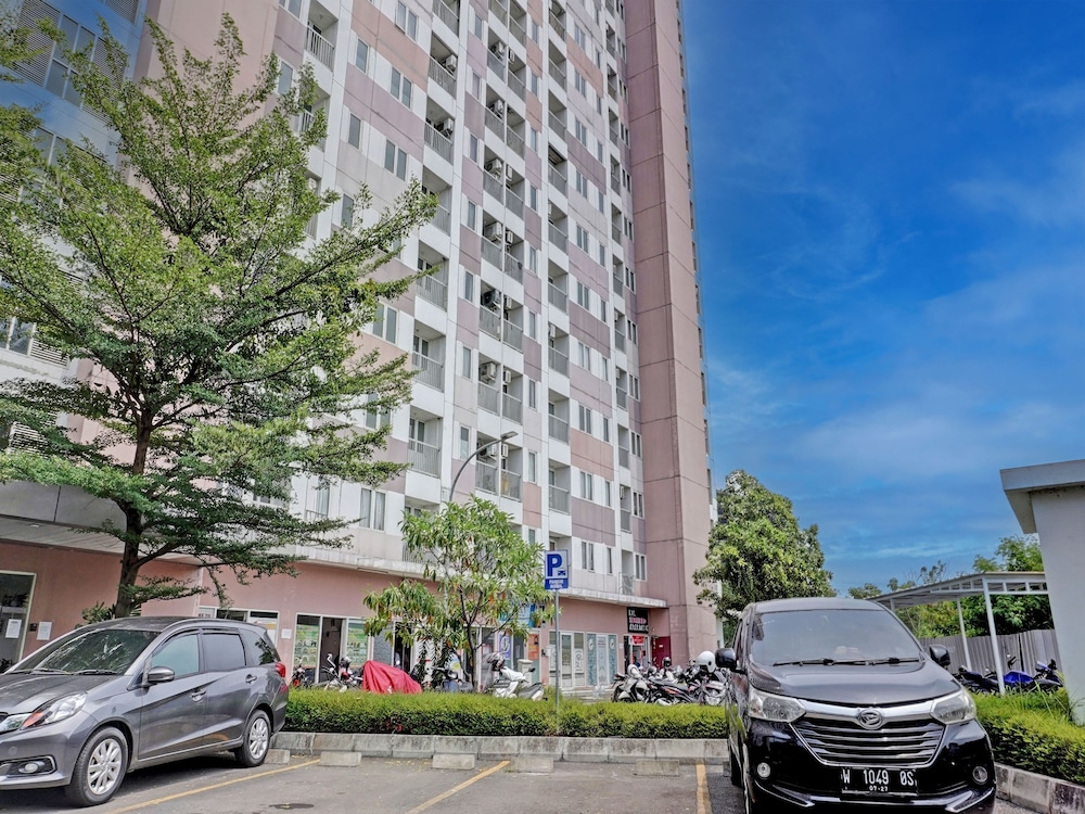 collection o 92967 apartement sentraland karawang by rda living