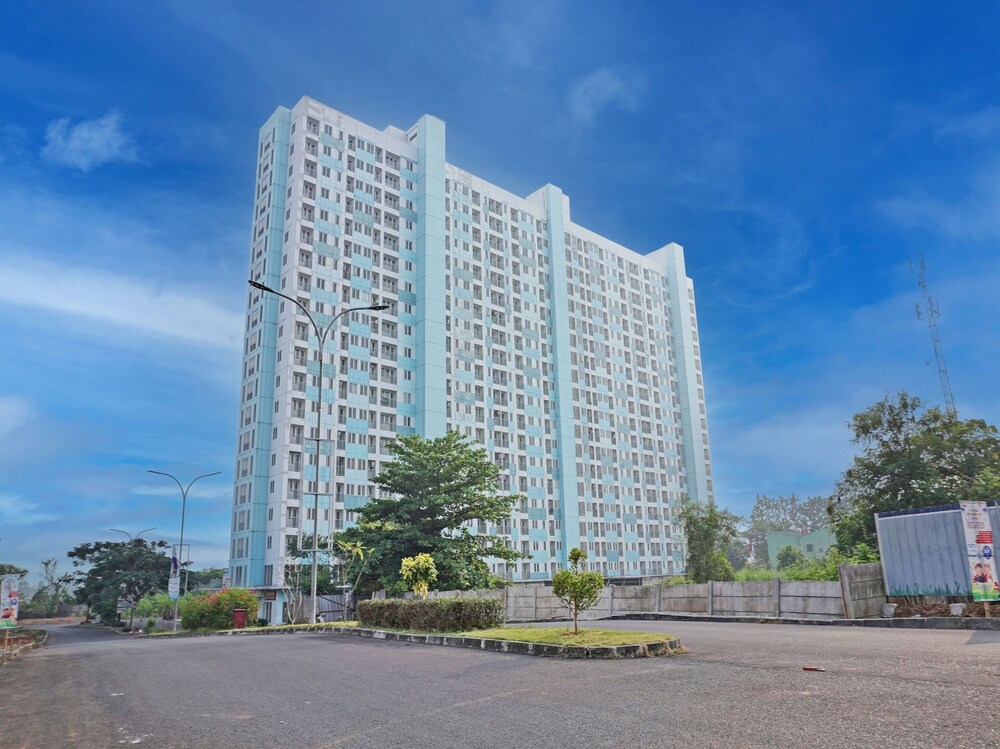 collection o 92967 apartement sentraland karawang by rda living