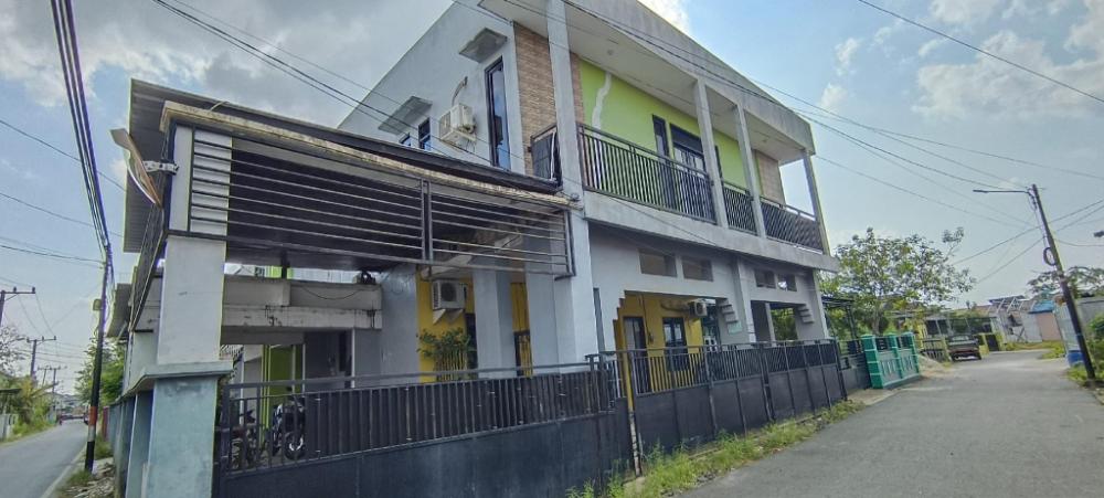 spot on 93001 losmen arkansas syariah