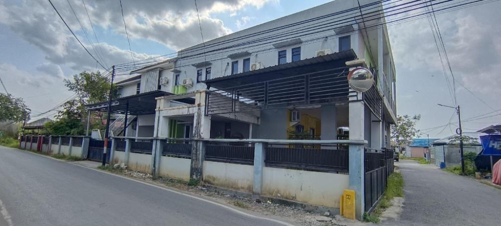 spot on 93001 losmen arkansas syariah