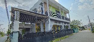 spot on 93001 losmen arkansas syariah