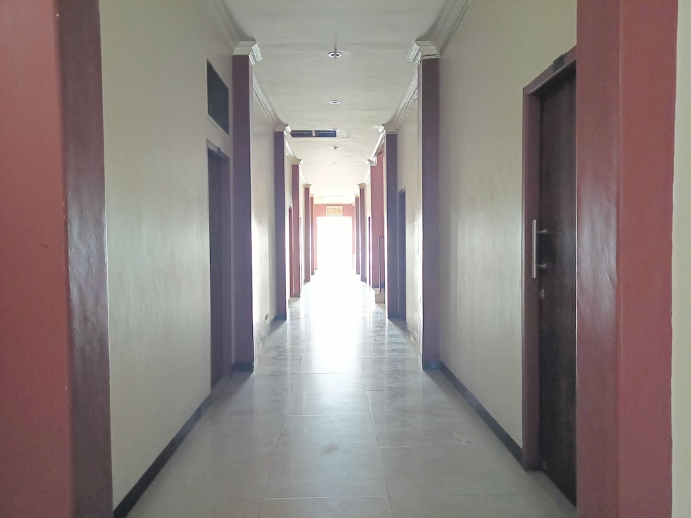 spot on 93001 losmen arkansas syariah