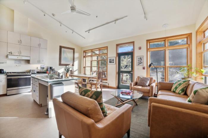 limantour lodge