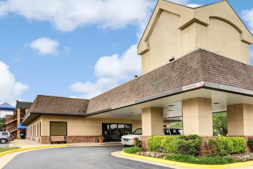 suburban studios tysons corner