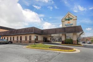 suburban studios tysons corner