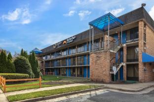 suburban studios tysons corner