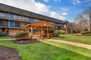 suburban studios tysons corner