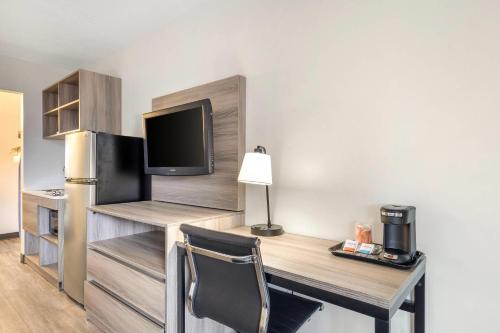 suburban studios tysons corner