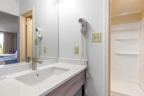suburban studios tysons corner