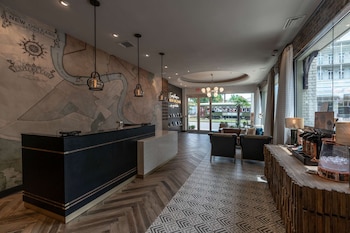 st charles coach house ascend hotel collection