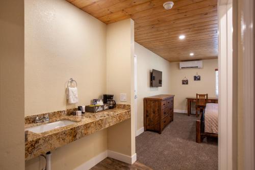 tahquitz pines retreat