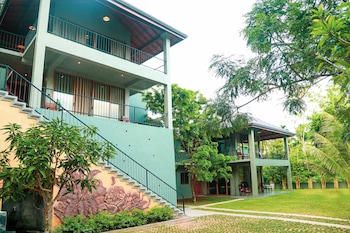 villa rumassala luxury chalets