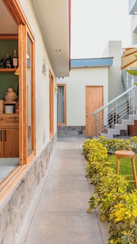 acari hotel resort