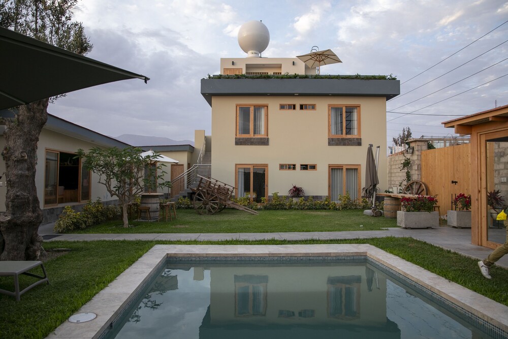 acari hotel resort