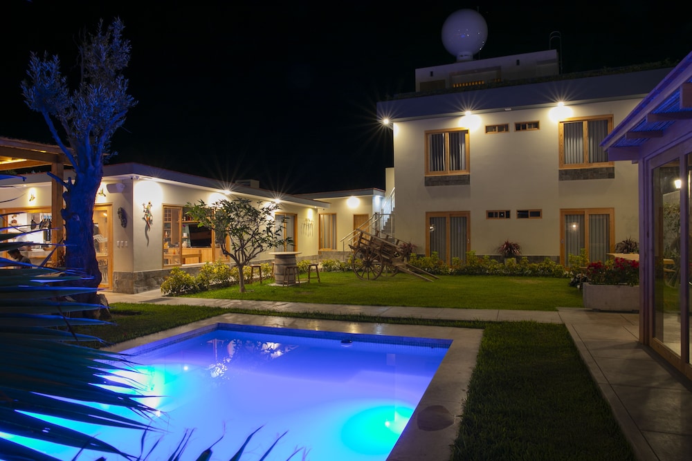 acari hotel resort