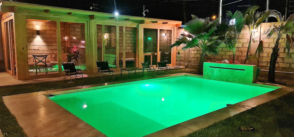 acari hotel resort