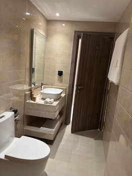 royal plaza hotel duqm