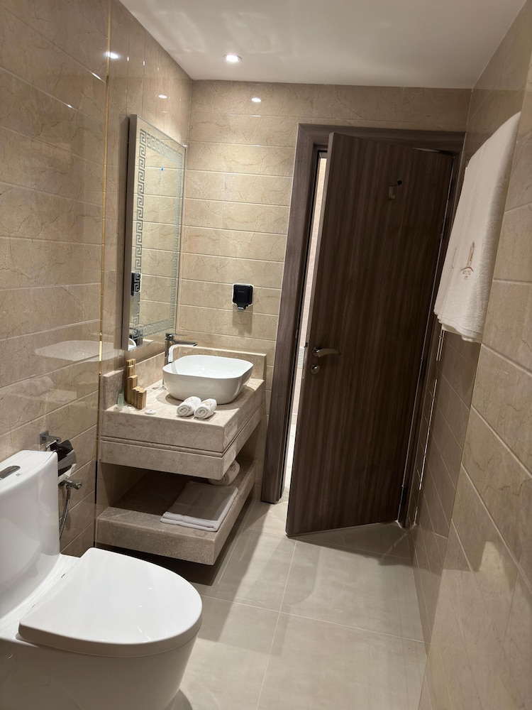 royal plaza hotel duqm