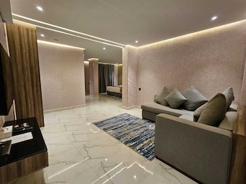 royal plaza hotel duqm