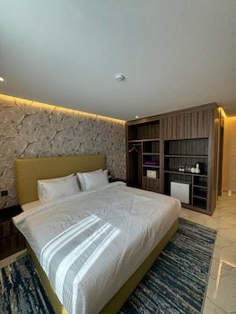 royal plaza hotel duqm