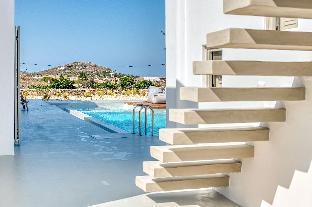 lil paros luxury suites