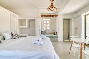lil paros luxury suites