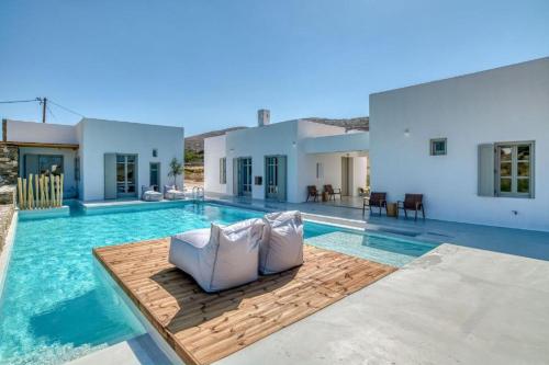 lil paros luxury suites