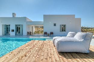 lil paros luxury suites