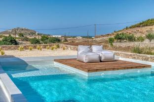 lil paros luxury suites