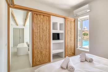 lil paros luxury suites