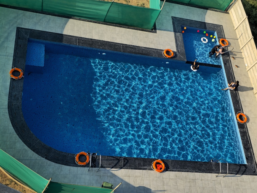 The Scenic Unity,Garudeshwar,2 star