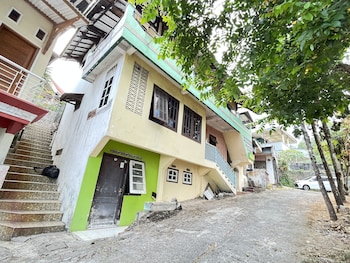 oyo 93629 villa cemara syariah