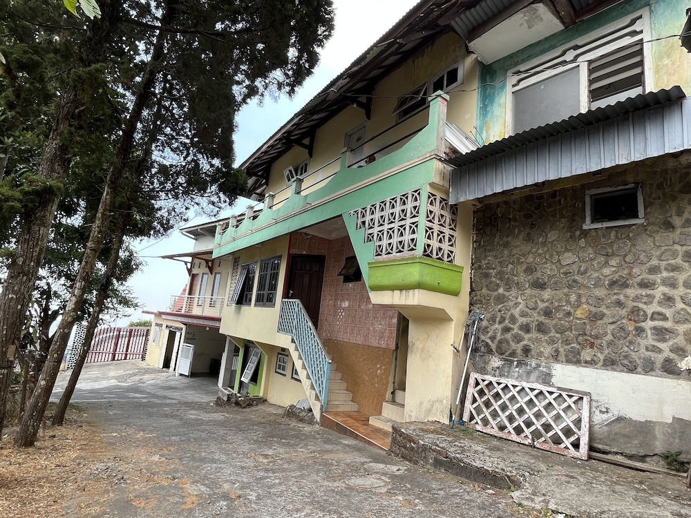 oyo 93629 villa cemara syariah