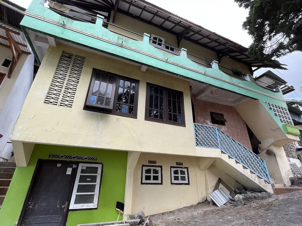 oyo 93629 villa cemara syariah