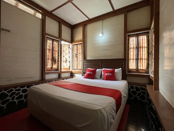 oyo 93629 villa cemara syariah