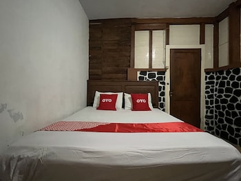 oyo 93629 villa cemara syariah