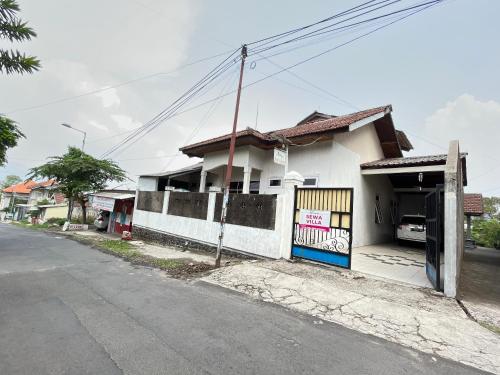 oyo 93629 villa cemara syariah